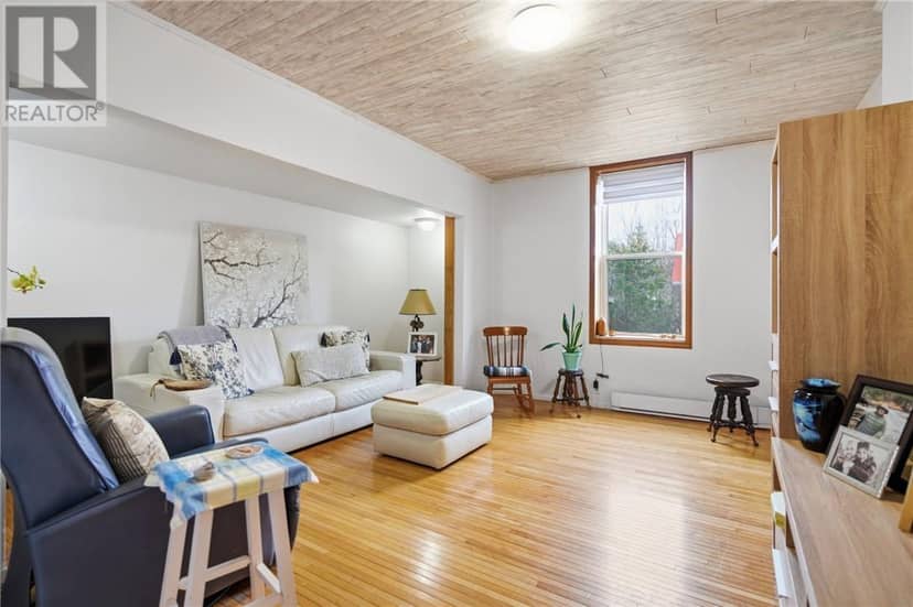 75 Wellington Street — photo 10 of 40