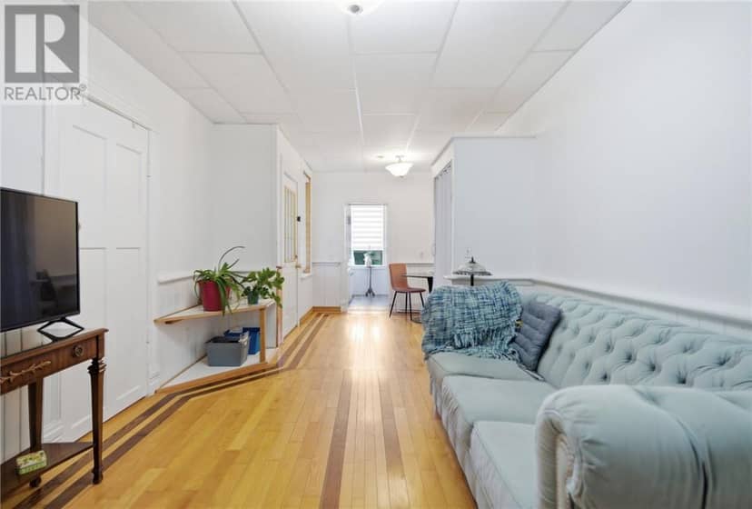 75 Wellington Street — photo 13 of 40