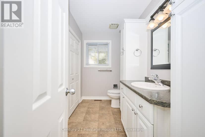 148 Champlain Drive — photo 11 of 34