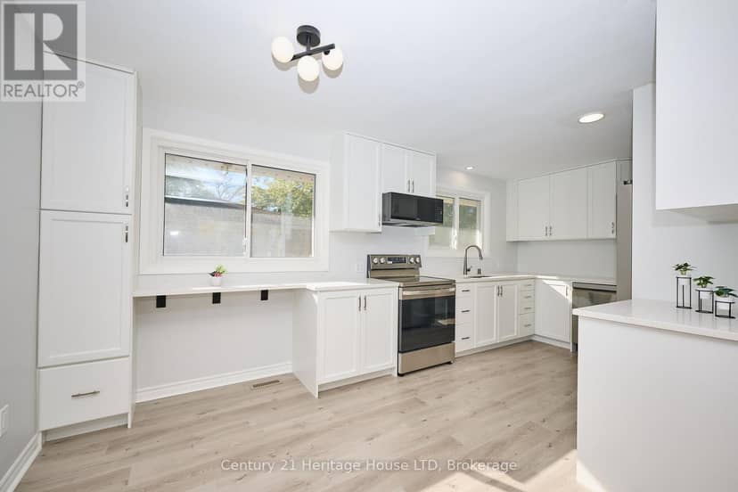 148 Champlain Drive — photo 8 of 34
