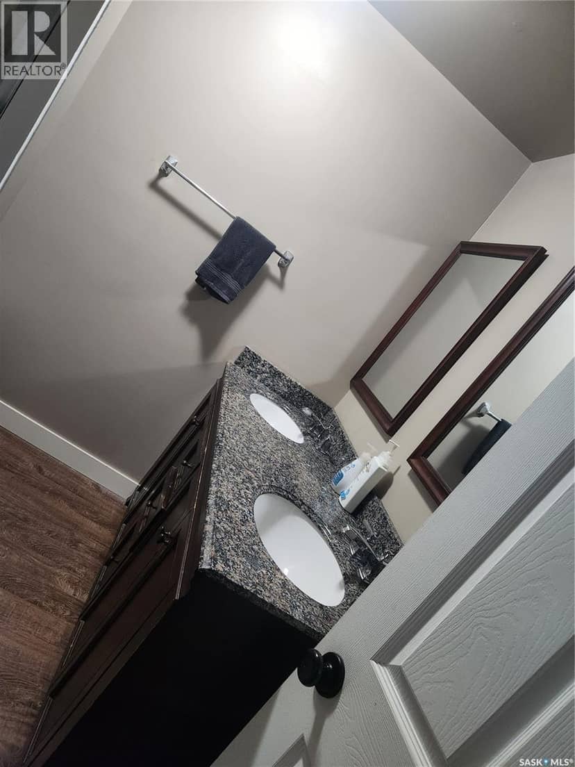 513 Hudson STREET — photo 31 of 40