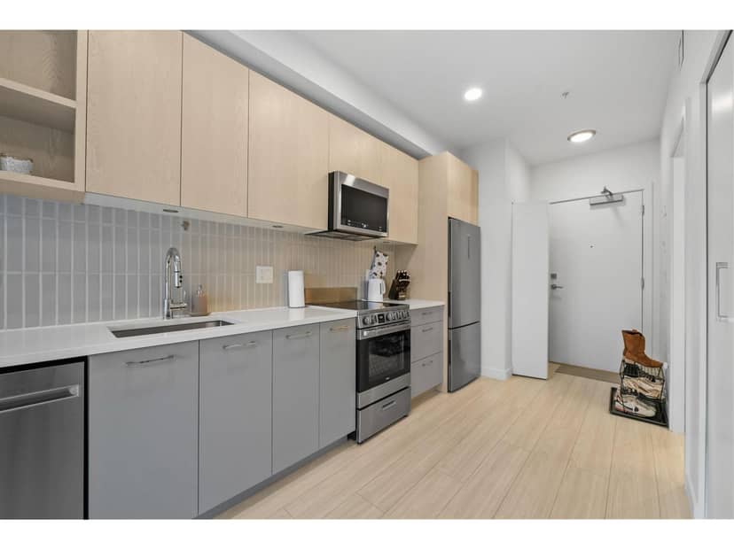 211 10777 138 STREET, Surrey, photo 3