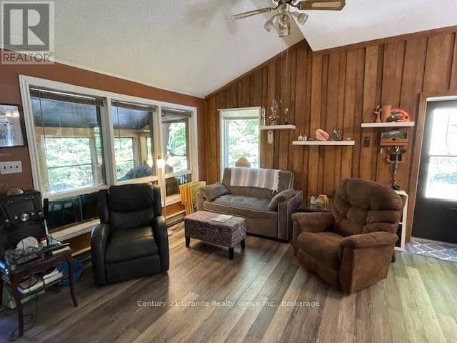 1052 Kensington Road — photo 6 of 40