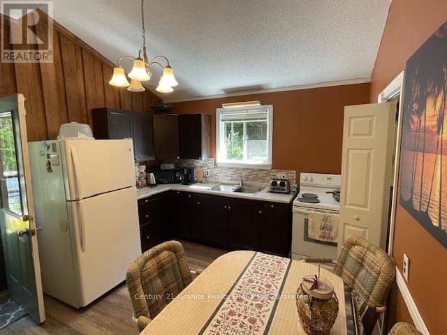 1052 Kensington Road — photo 9 of 40