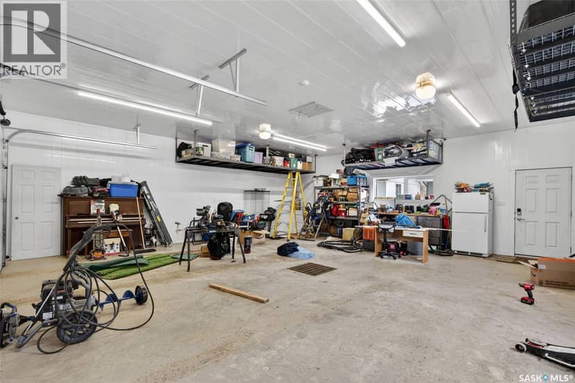 209 Albert AVENUE S — photo 12 of 40
