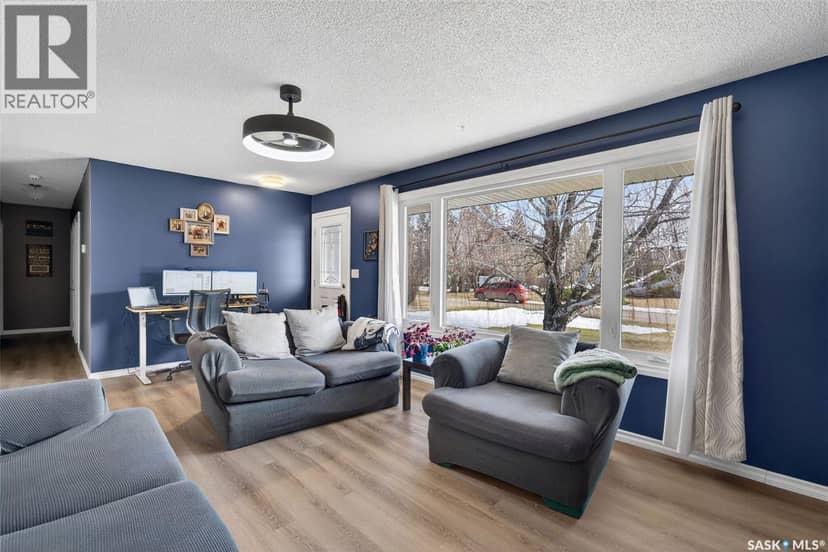 209 Albert AVENUE S — photo 30 of 40