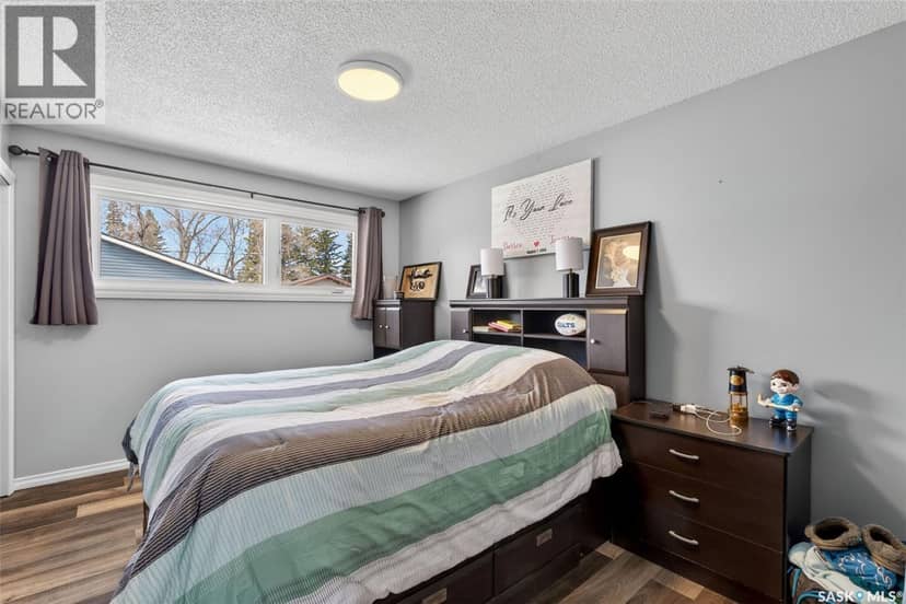 209 Albert AVENUE S — photo 31 of 40