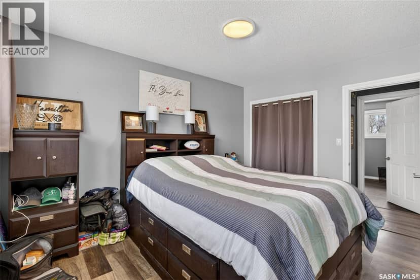 209 Albert AVENUE S — photo 32 of 40