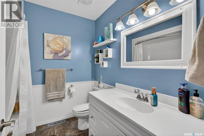 209 Albert AVENUE S — photo 36 of 40
