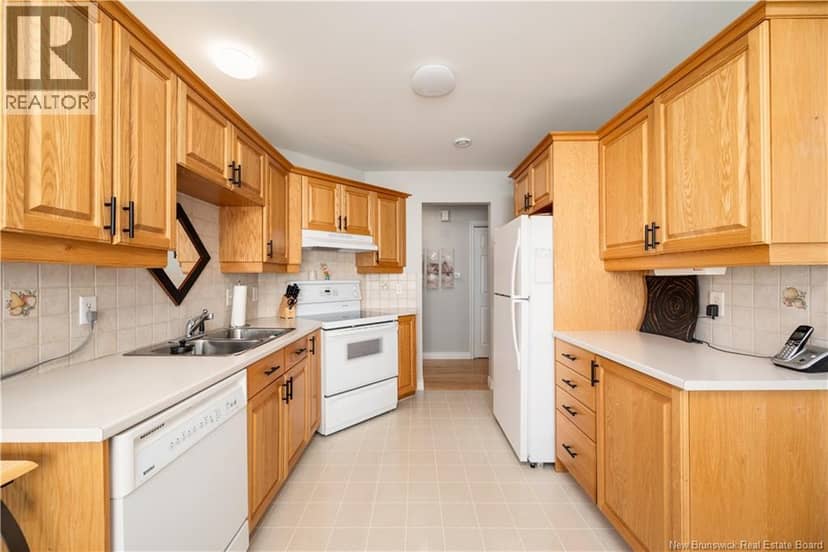 343 Beausejour Street — photo 13 of 39