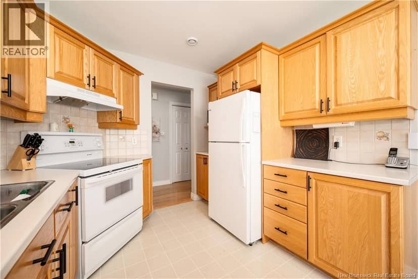343 Beausejour Street — photo 15 of 39