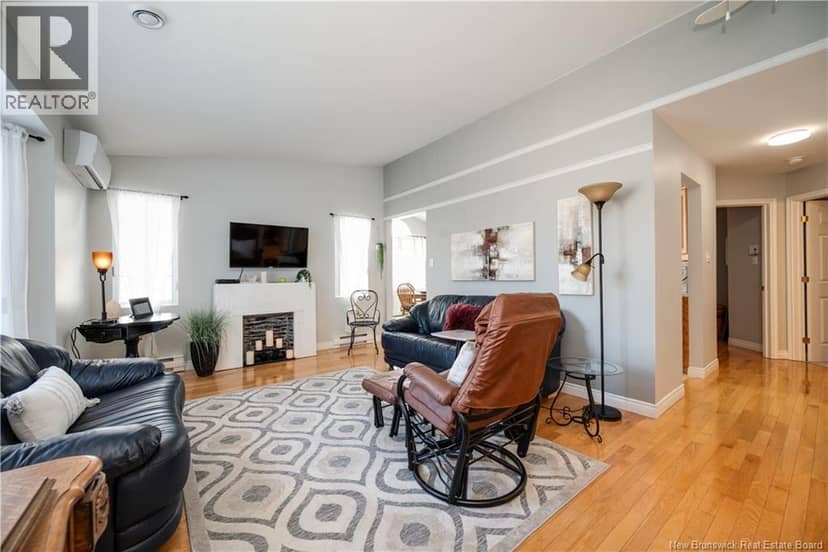 343 Beausejour Street — photo 4 of 39