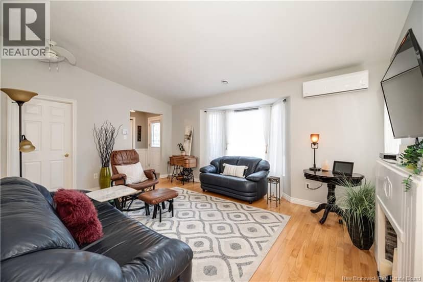343 Beausejour Street — photo 8 of 39