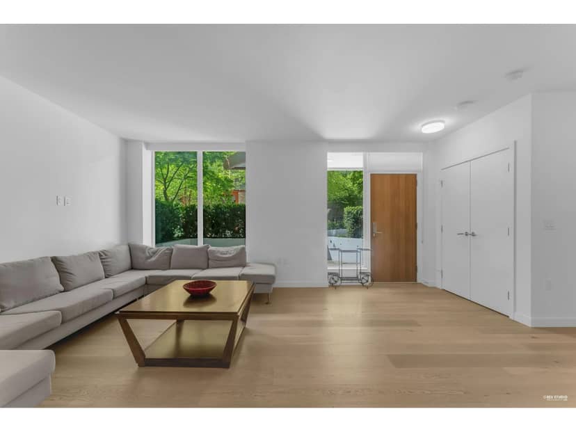 TH8 1439 GEORGE STREET, Surrey