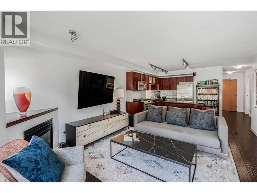 207 122 E 3RD STREET, North Vancouver, photo 3