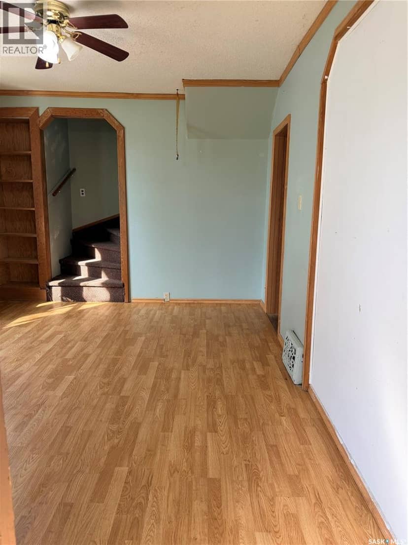 573 Centre STREET — photo 3 of 21