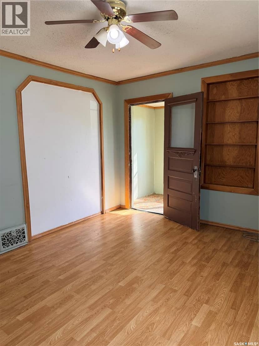 573 Centre STREET — photo 4 of 21