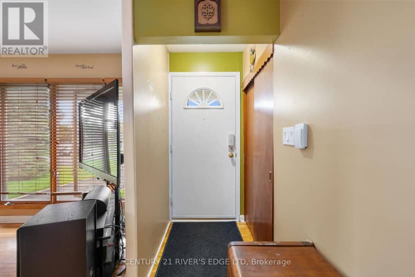 54 Loyalist Street, South Dundas, photo 2