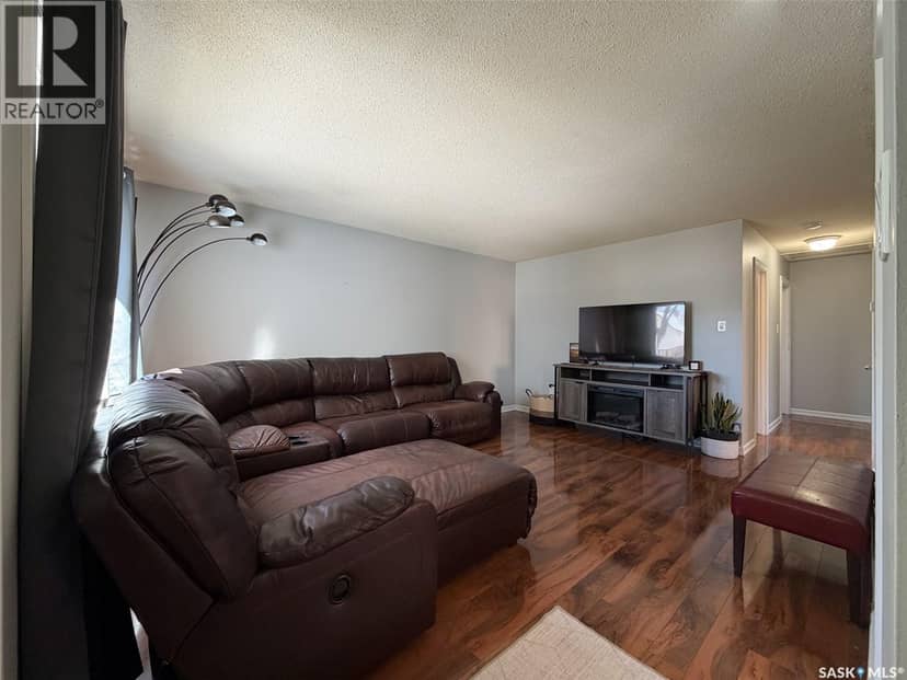 420 1st STREET W — photo 3 of 40