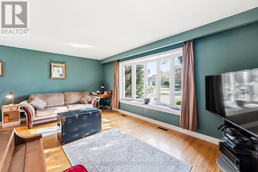 35 Albery Crescent — photo 3 of 40