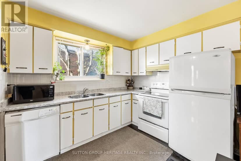 35 Albery Crescent — photo 9 of 40