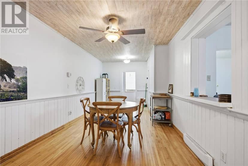 75 Wellington Street, Manitowaning, photo 5