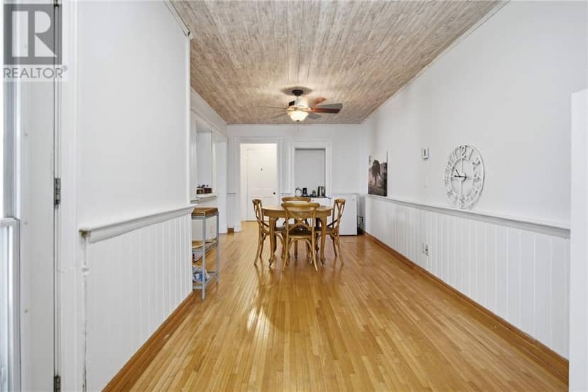 75 Wellington Street, Manitowaning, photo 6