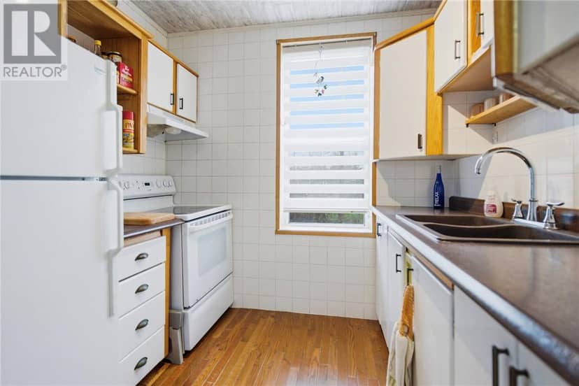 75 Wellington Street, Manitowaning, photo 7