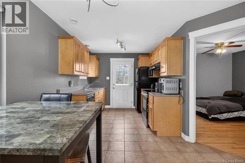 86 Lorette Street — photo 7 of 34
