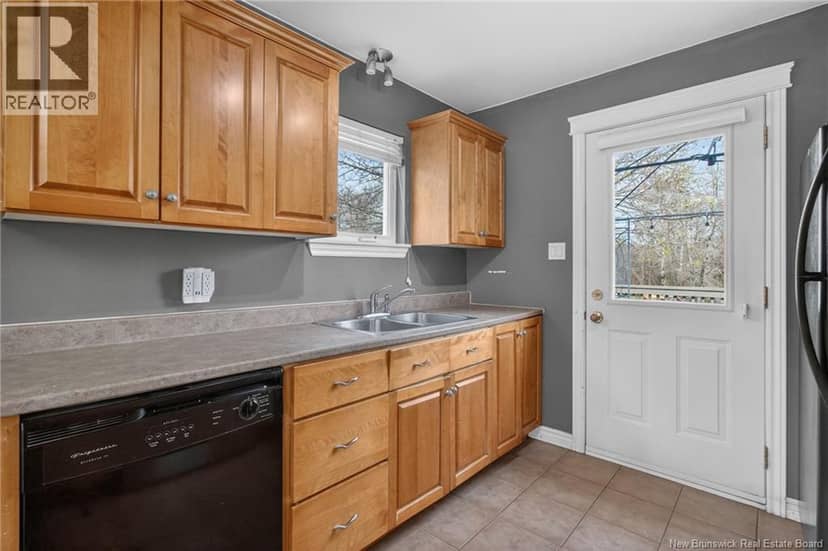 86 Lorette Street — photo 5 of 34