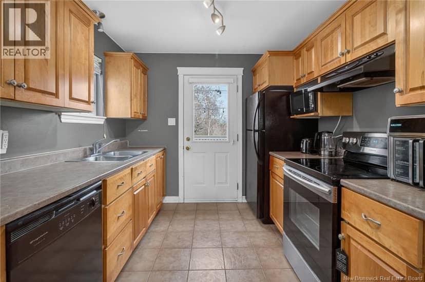 86 Lorette Street — photo 3 of 34