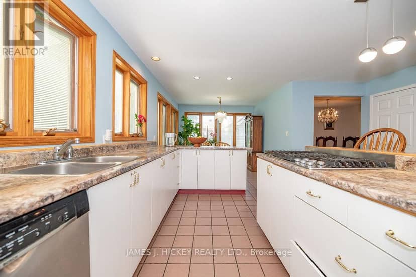 224 Thomas Street — photo 10 of 40