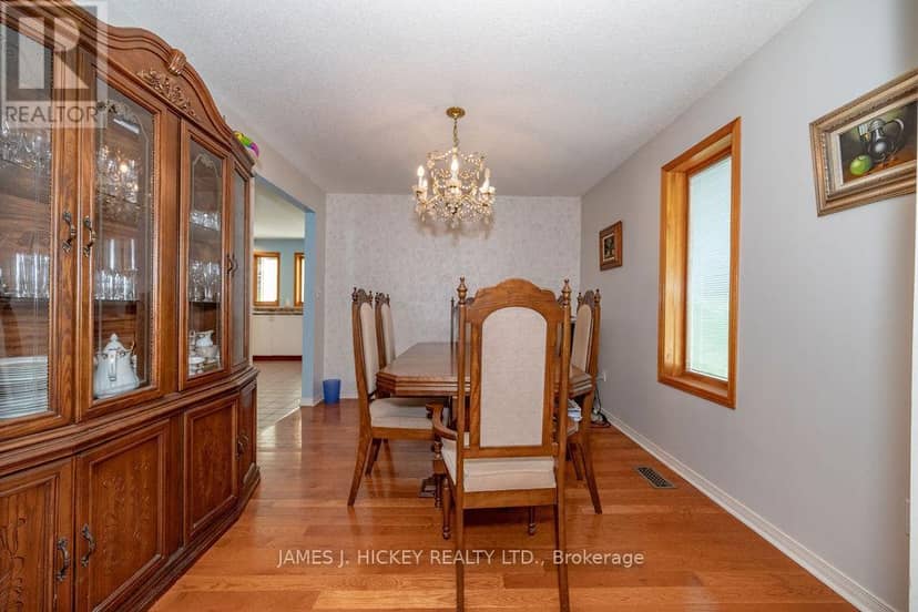 224 Thomas Street — photo 13 of 40