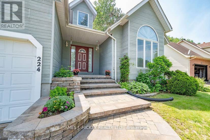 224 Thomas Street — photo 3 of 40