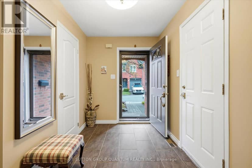 30C - 928 Queen Street W — photo 3 of 28