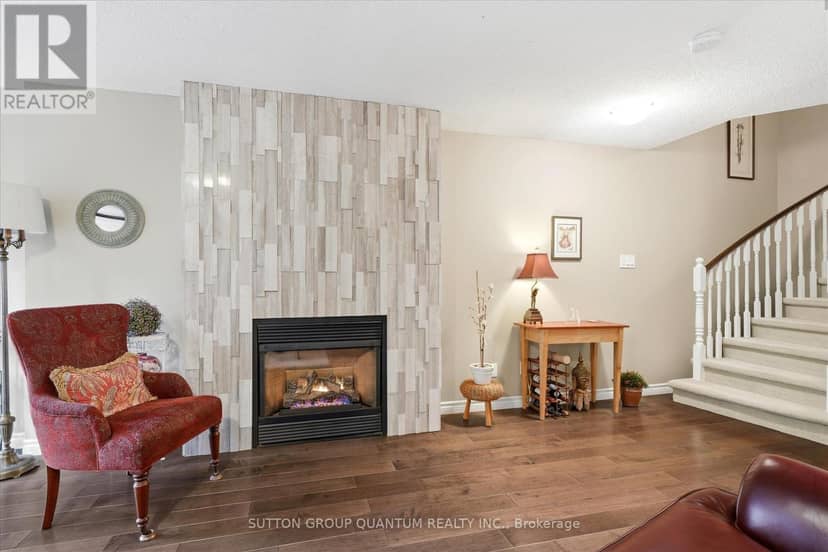30C - 928 Queen Street W — photo 25 of 28