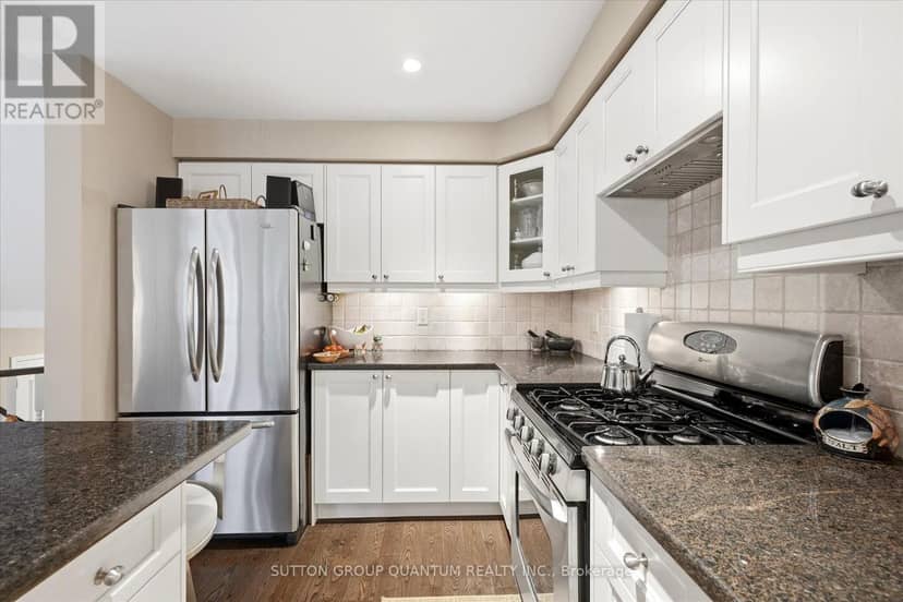 30C - 928 Queen Street W — photo 5 of 28