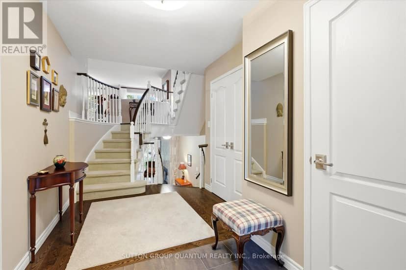 30C - 928 Queen Street W — photo 4 of 28