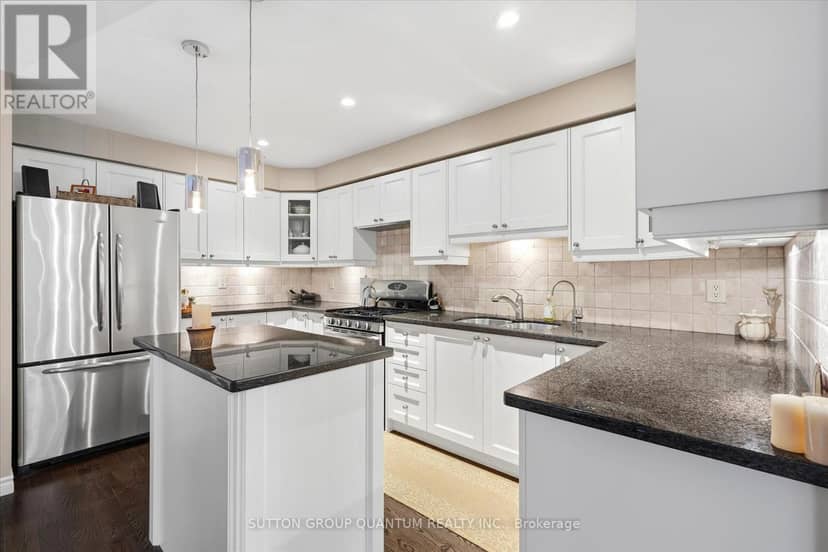 30C - 928 Queen Street W — photo 7 of 28