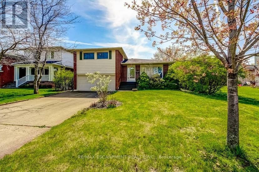 4356 Dublin Crescent — photo 2 of 40