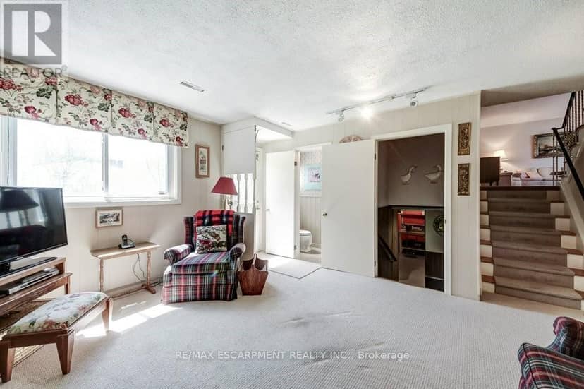 4356 Dublin Crescent — photo 33 of 40