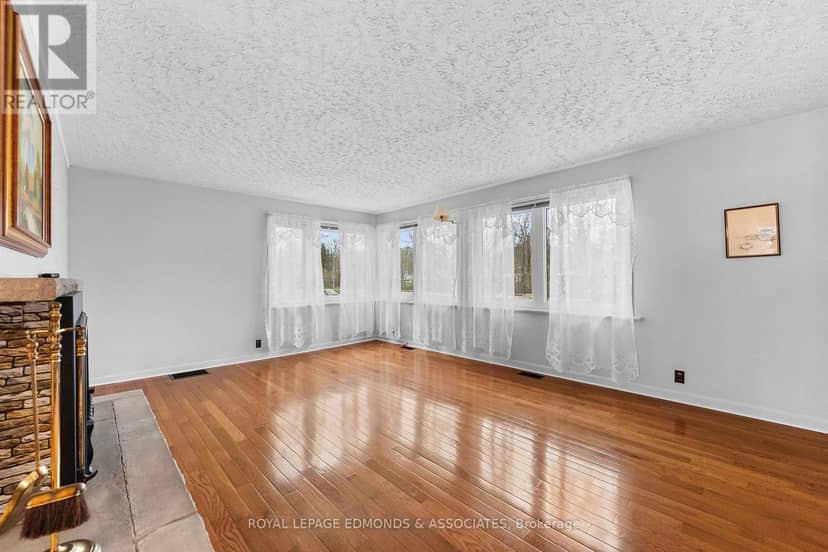 499 Boundary Road E — photo 11 of 40