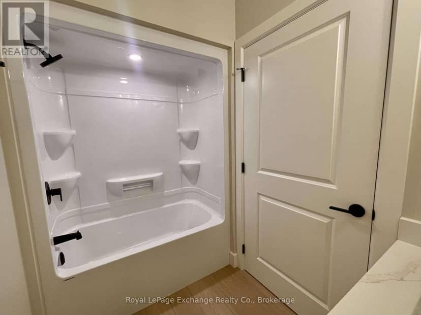20 Mercedes Crescent — photo 15 of 19