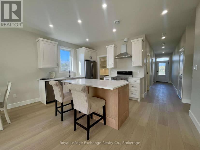 20 Mercedes Crescent — photo 6 of 19