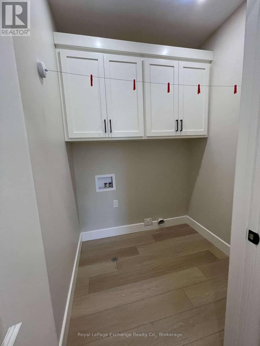 24 Mercedes Crescent N — photo 10 of 17