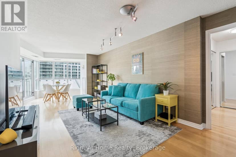 605 - 2111 Lake Shore Boulevard W — photo 2 of 26