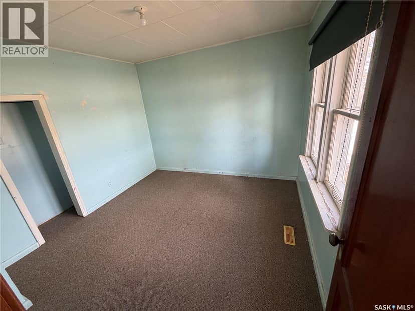639 Albert STREET — photo 9 of 14