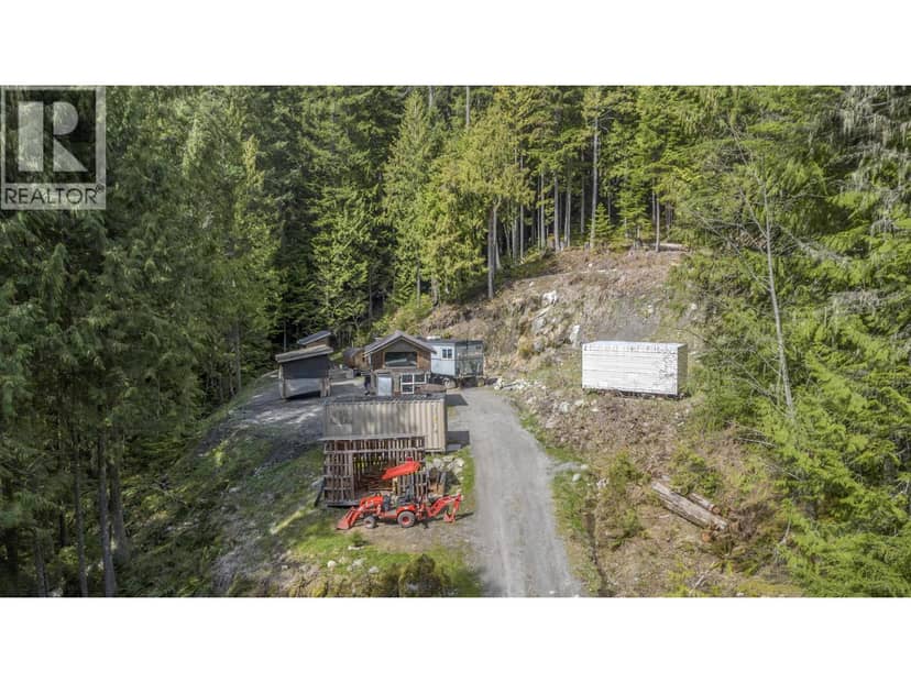 6061 GARIBALDI PARK ROAD, Squamish