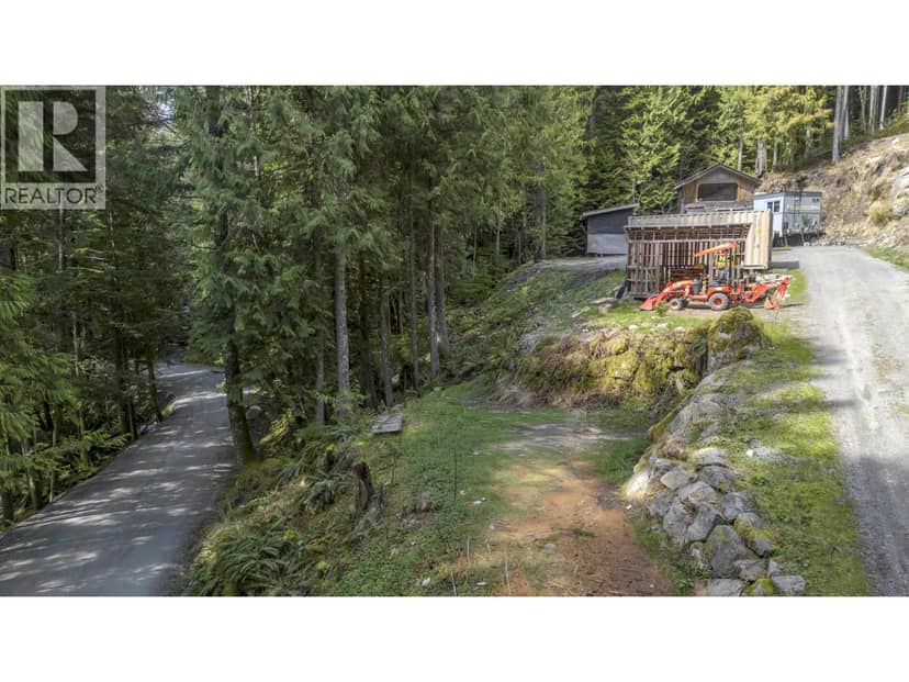 6061 GARIBALDI PARK ROAD, Squamish, photo 2