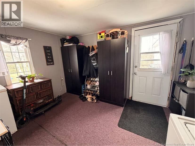 21 Trenholm Road — photo 12 of 13